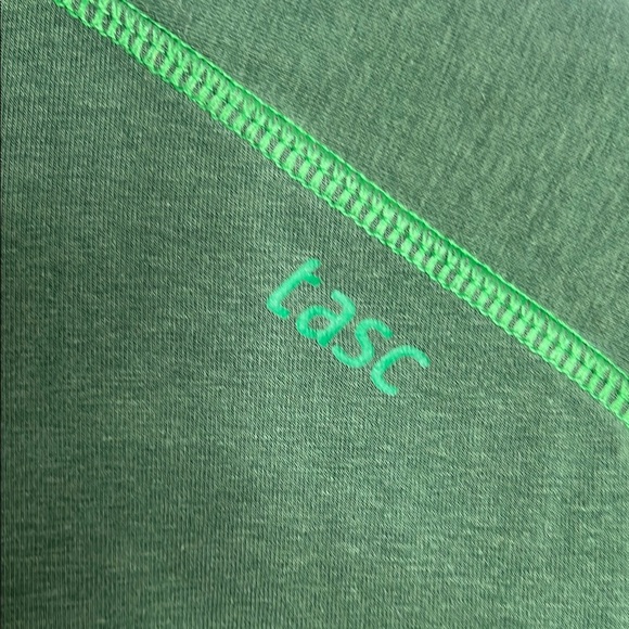 Green Long Sleeve Pullover - Picture 3 of 5